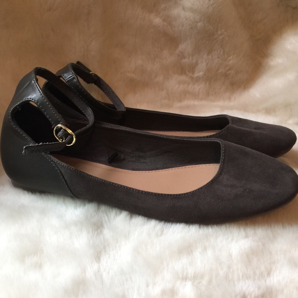 Dark olive flats new 3-$30🌈